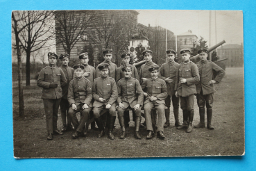 AK Regensburg / 1914-1918 / Foto Karte / Von der Tann Kaserne / Gruppenfoto Soldaten Offiziere / könnte auch Reichswehr sein 1920er Jahre